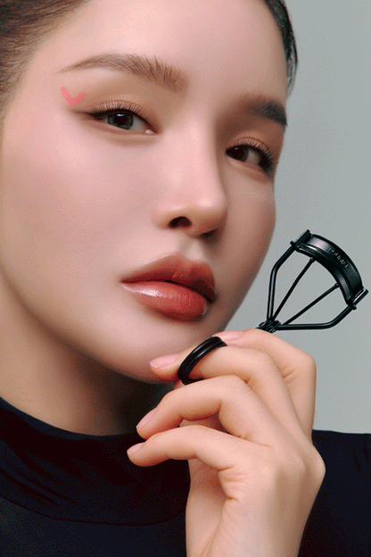 EQUMAL Curved Edge Eyelash Curler